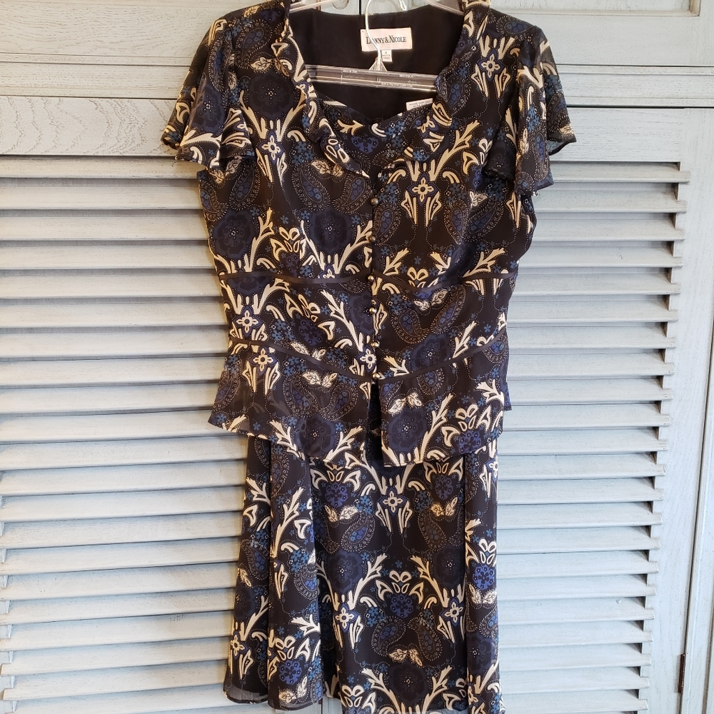 🤎Danny & Nicole women's 2 piece skirt & blouse size 10 navy & tan gently worn🤎